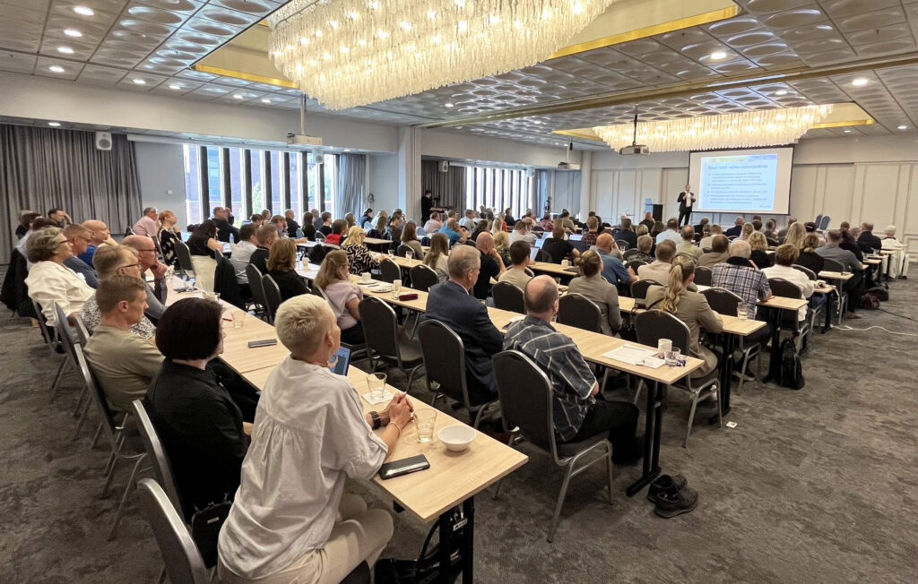 Koulutusta Kollegoita Ja Keskusteluja Kes p iv t Ker si 